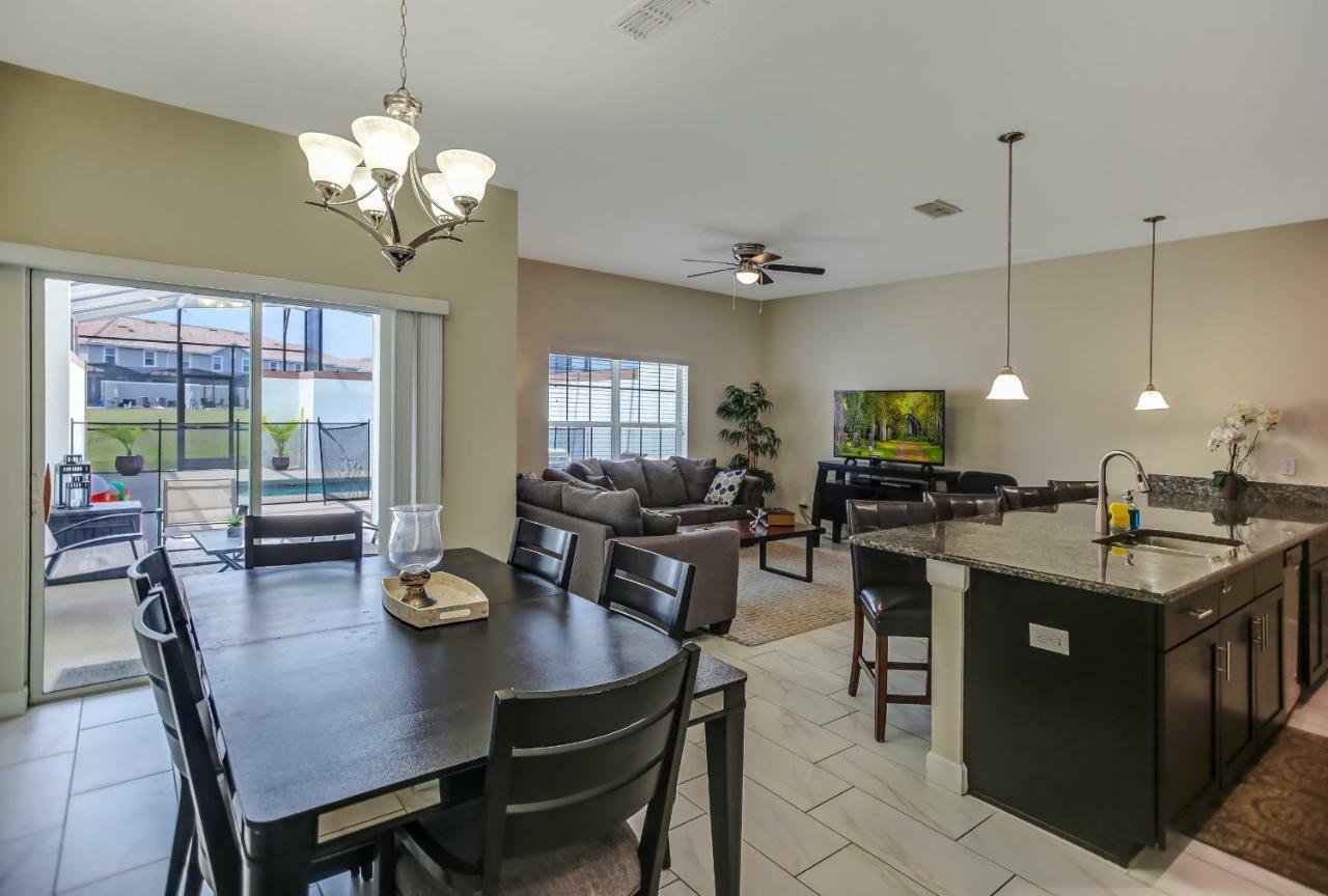 C - New 4 Bedroom Home - 5 Miles To Disney - Free Water Park - Private Pool 키시미 외부 사진