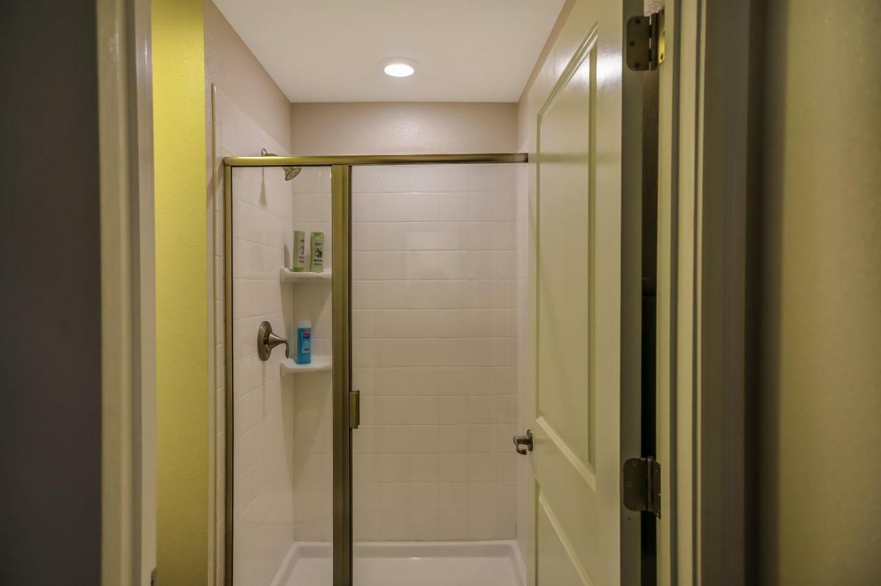 C - New 4 Bedroom Home - 5 Miles To Disney - Free Water Park - Private Pool 키시미 외부 사진